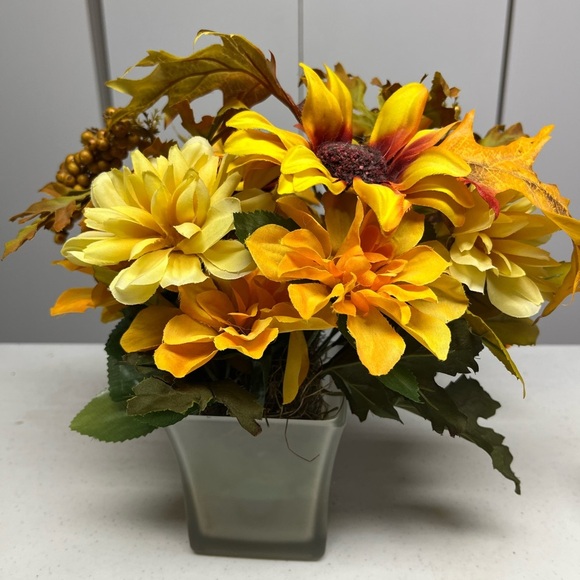 Hand Crafted Autumn Floral Arrangement in Glass Vase - Picture 2 of 5